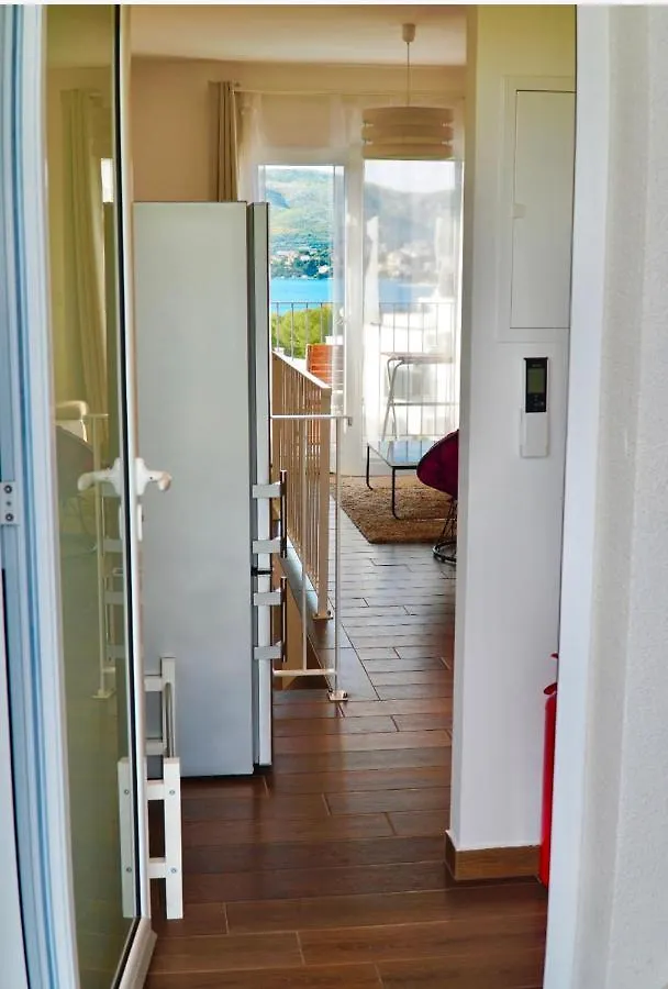 טרוגיר Apartment Gena