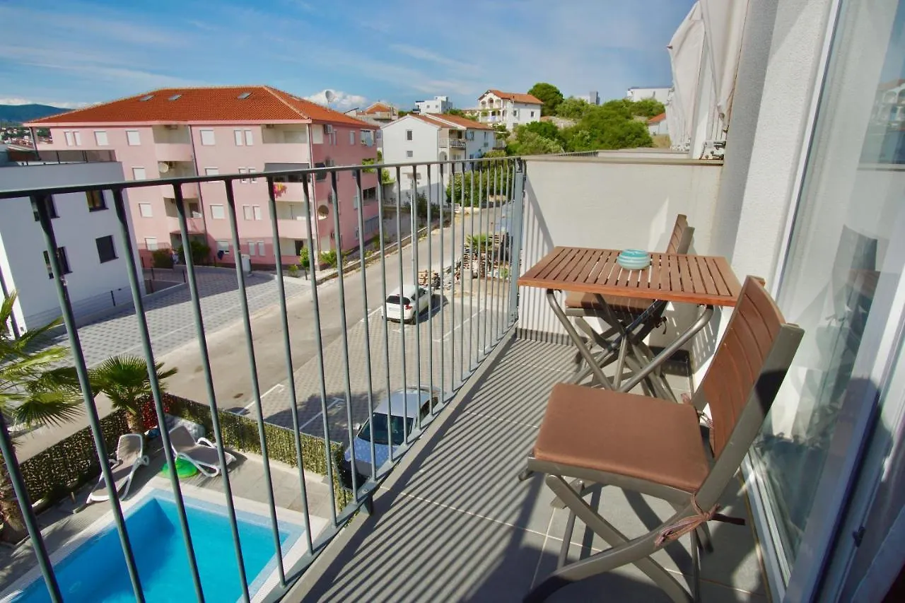טרוגיר Apartment Gena