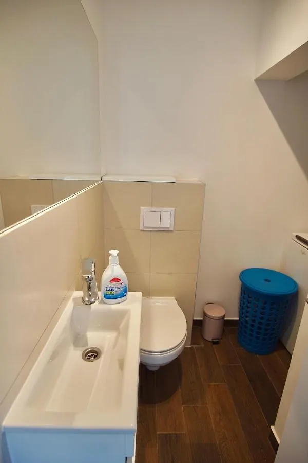 טרוגיר Apartment Gena 0*,
