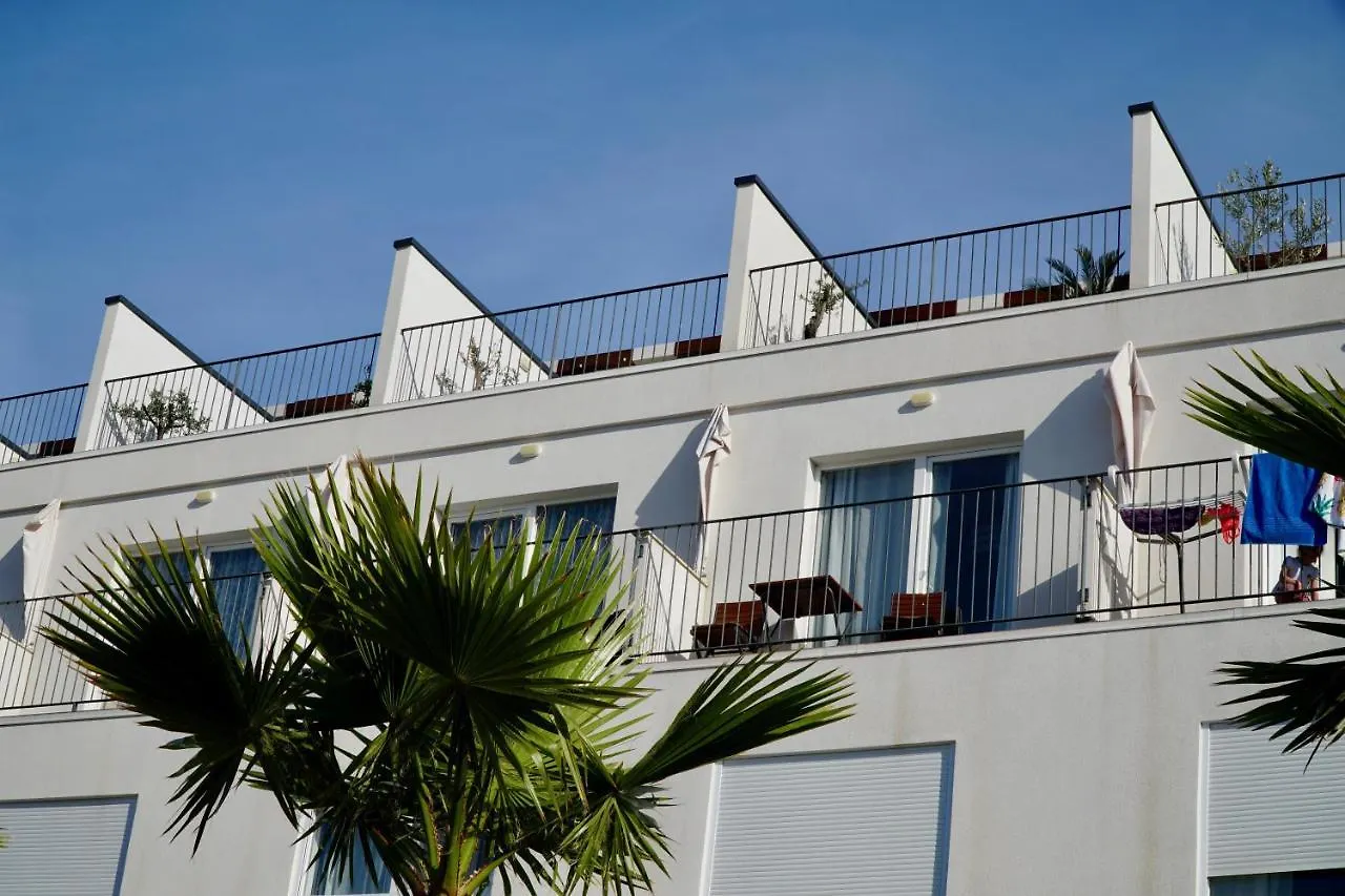 טרוגיר Apartment Gena