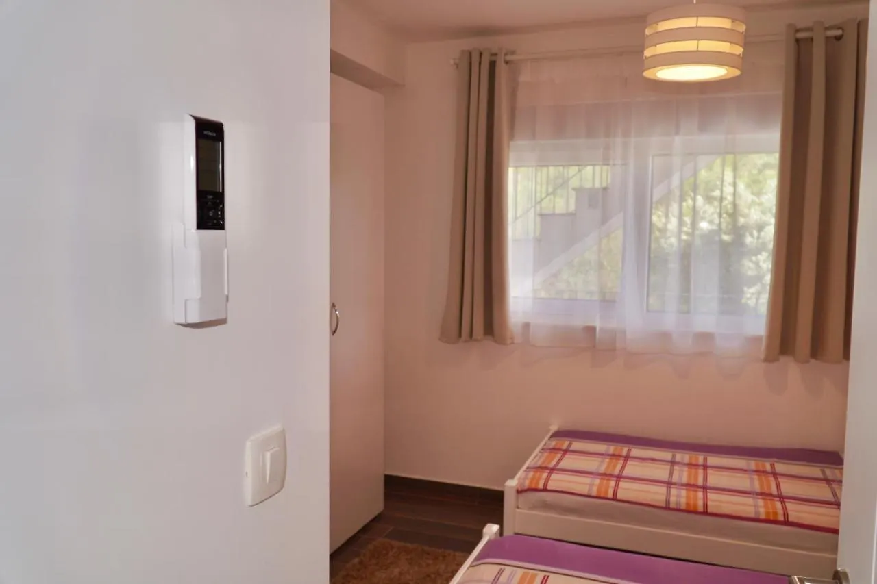טרוגיר Apartment Gena