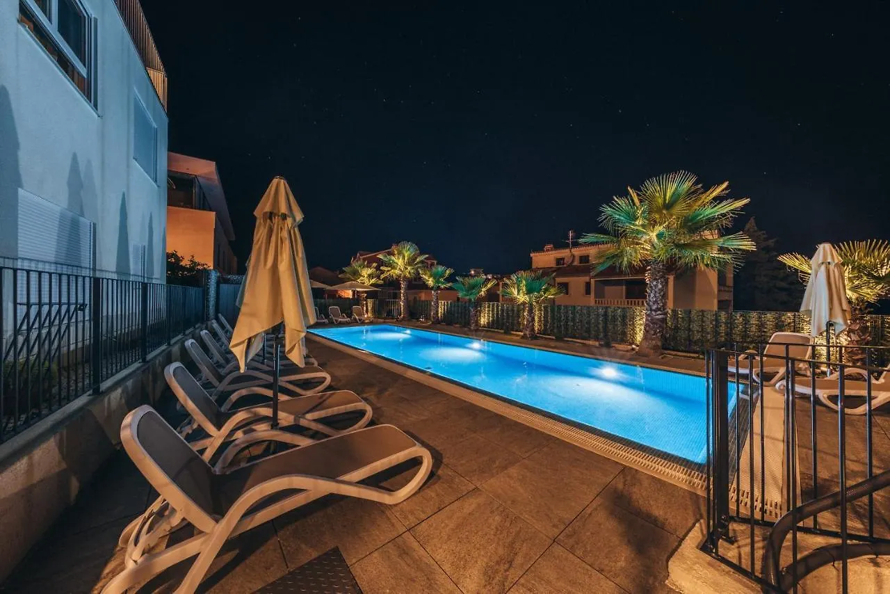 טרוגיר Apartment Gena